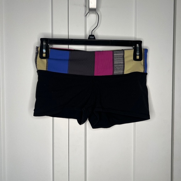 Lululemon Groove Shorts Women's Size 10 - Picture 1 of 4